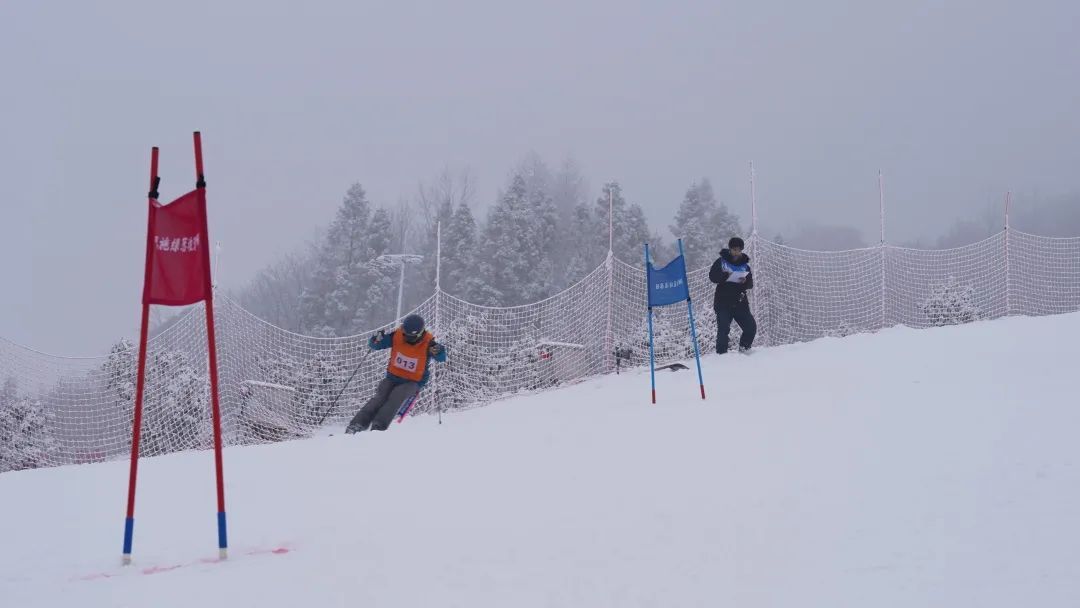 “雪”气方刚 大众冰雪公开赛在这里举行啦!