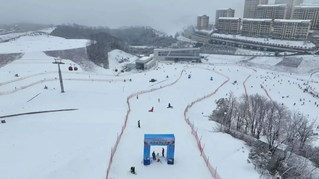 “雪”气方刚 大众冰雪公开赛在这里举行啦!